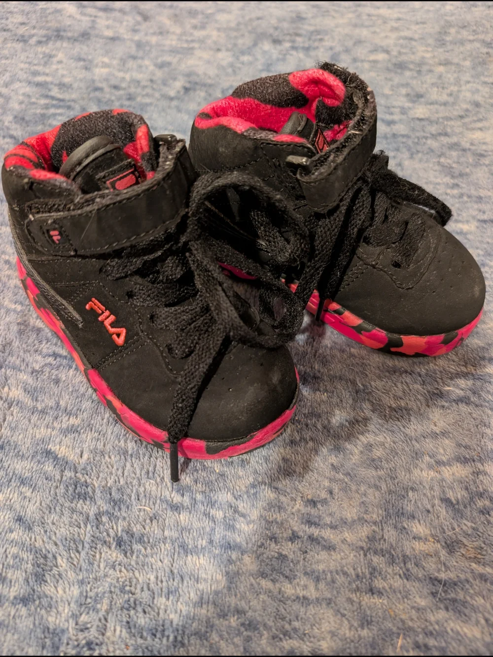 FILA Kids Size 5 Black & Pink Camo High-Top Sneakers